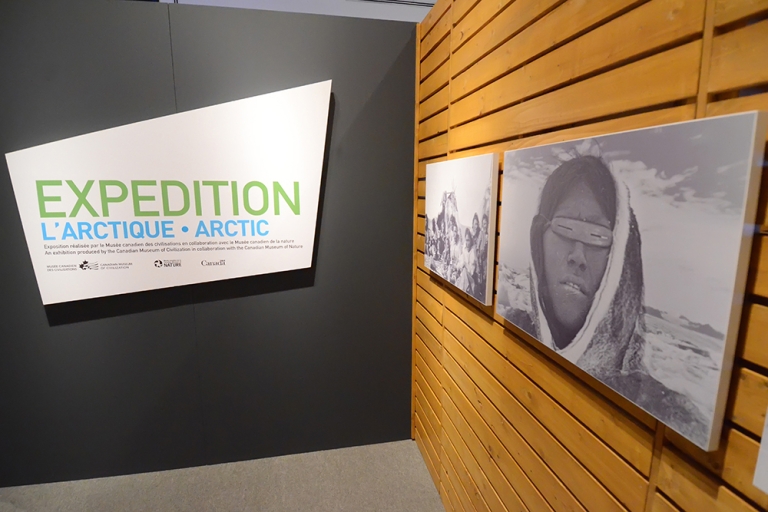 Panneau signature de l’exposition « Expédition : l’Arctique », 2013.